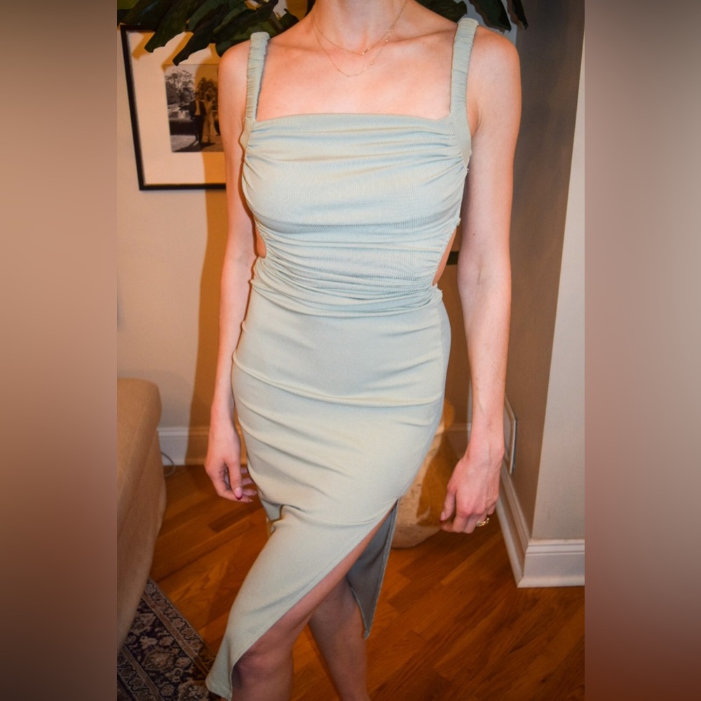 Princess Polly - MIDI DRESS SAGE. Size 2.